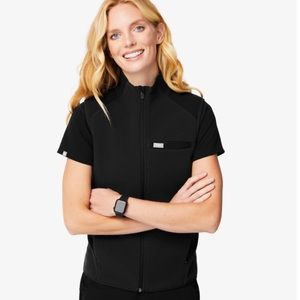 FIGS Black on-shift fleece Vest